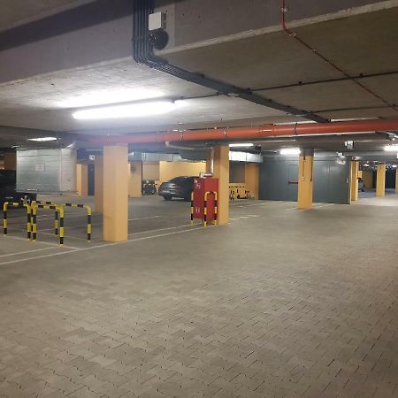 Garden Apartment Cracow- Shopping Mall 1Min, Underground Parking, Family Friendly, City Center คราคูฟ ภายนอก รูปภาพ