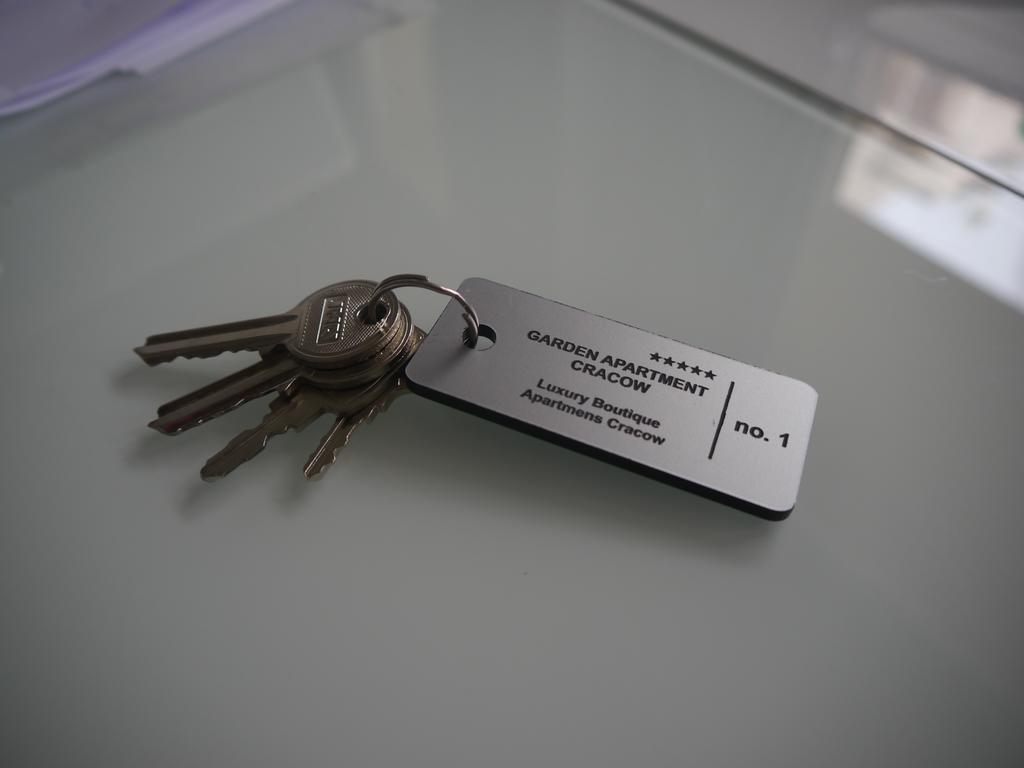 Garden Apartment Cracow- Shopping Mall 1Min, Underground Parking, Family Friendly, City Center คราคูฟ ภายนอก รูปภาพ