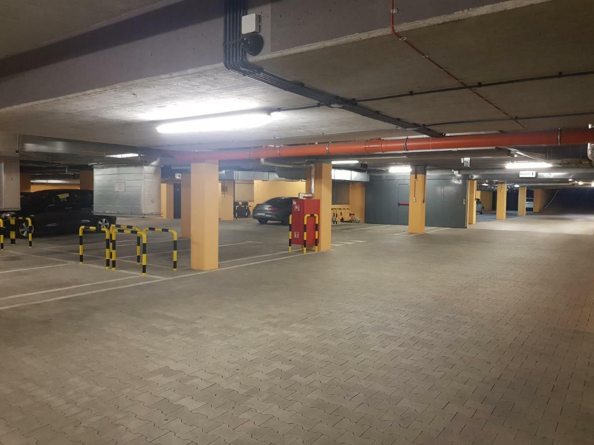 Garden Apartment Cracow- Shopping Mall 1Min, Underground Parking, Family Friendly, City Center คราคูฟ ภายนอก รูปภาพ