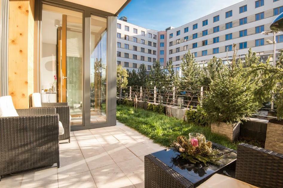 Garden Apartment Cracow- Shopping Mall 1Min, Underground Parking, Family Friendly, City Center คราคูฟ ภายนอก รูปภาพ